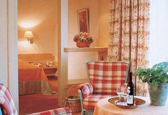 Hotel Lamm has rooms with a private hot tub