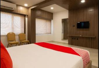 HOTEL ASWINI GRAND LODGE allows 18 year olds to book a room