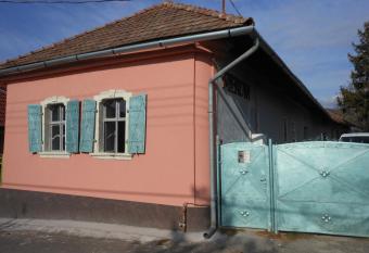 Merum Pinc  szet   s Vend  gszoba allows 18 year olds to book a room