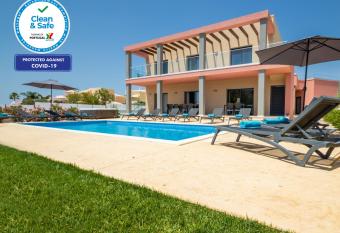 Villa Riviera by Algarve Vacation allows 18 year olds to book a room