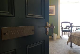 Afallon Townhouse Gwynedd Room allows 18 year olds to book a room