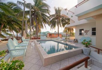 Pura Vida Inn allows 18 year olds to book a room