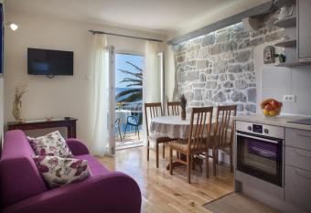 Apartman Vite has Balcony rooms