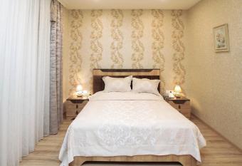 MidCity Hotel allows 18 year olds to book a room