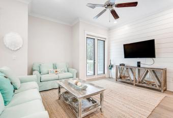 Sea-La-Vie has Balcony rooms