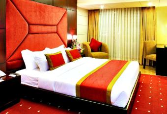 West Park Inn has rooms with a private hot tub