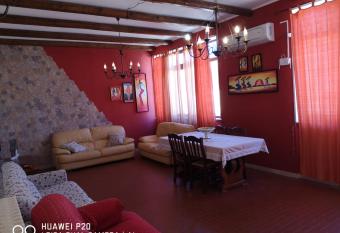 La casa di nicola allows 18 year olds to book a room