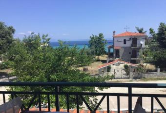 Villa Paradise has Balcony rooms