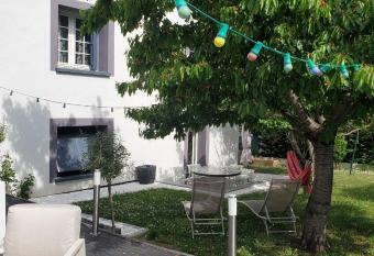 Chez houria has Balcony rooms