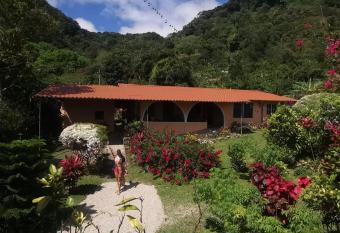 El Zumbito allows 18 year olds to book a room