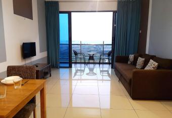 SHIARA HOMESTAY has rooms with a private hot tub