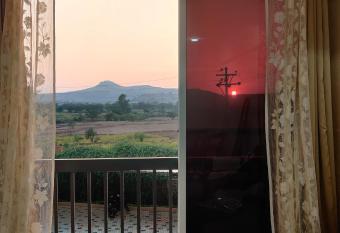 SERENITY - Apartment with Modern Amenities allows 18 year olds to book a room