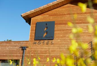 HOTEL COTE PHARE allows 18 year olds to book a room