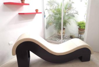 Suite Casa Marqu  s Jacuzzi y BDSM has rooms with a private hot tub