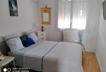 CHAMBRE CONFORTABLE,Pr  s Gare,CLIM,PARKING,pt d  jeuner allows 18 year olds to book a room