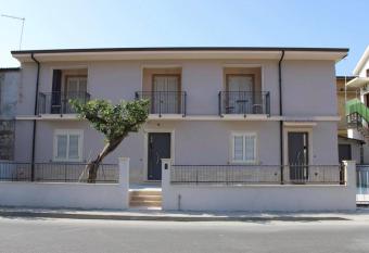 La Maison de Mim   has Balcony rooms