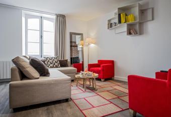 Le Nemours - Appartements Parcheminerie allows 18 year olds to book a room