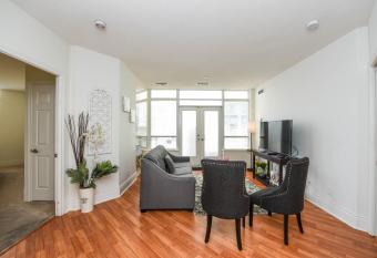 Amazing 2BR & 2BTH - Near Square One Mall has Balcony rooms