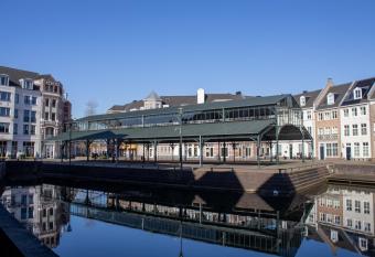 Jacky s place allows 18 year olds to book a room