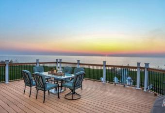 Sunset Haven has Balcony rooms