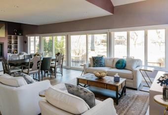 The Hamilton has Balcony rooms