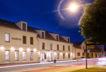 Wine & Wellness hotel Besedn   d  m has Balcony rooms