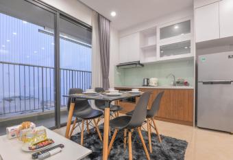 22Housing Vinhomes D Capitale Hotel & Residence has rooms with a private hot tub