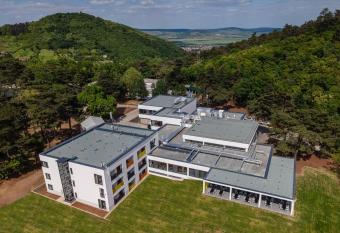 R  k  czi Hotel, T  bor   s Rendezv  nyk  zpont has Balcony rooms