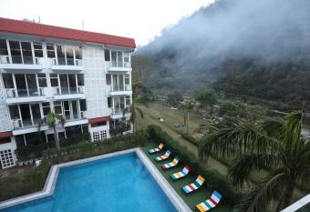 Avenue 18 Resort has Balcony rooms