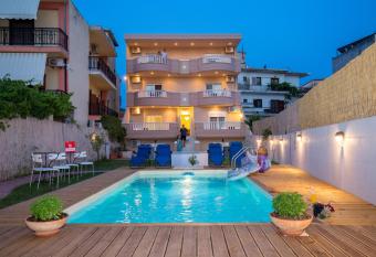 Alexa s Sunny Days has Balcony rooms