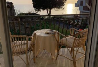 Il Mandarino Rooms & Apartments has Balcony rooms