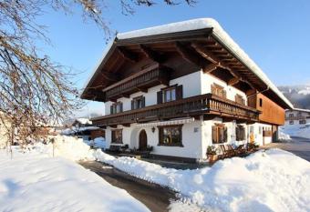 Neukumhof has Balcony rooms