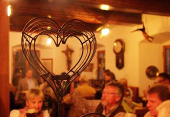 Brauerei-Gasthof Eck allows 18 year olds to book a room