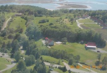 Chisholms of Troy Coastal Cottages has Balcony rooms