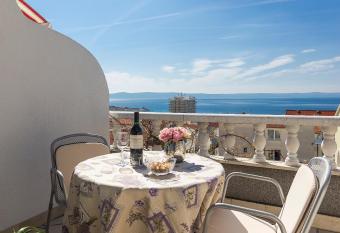 Apartments Erceg has Balcony rooms