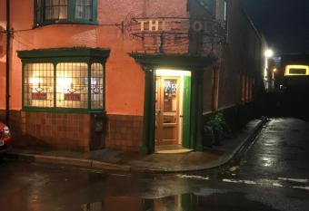 Dolphin Hotel Public House Weymouth allows 18 year olds to book a room