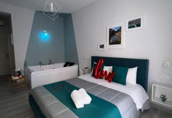 Bilateral B&B has Balcony rooms