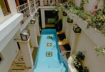 Casa S  nchez Hotel allows 18 year olds to book a room