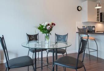 Lower Lonsdale Aprtment has Balcony rooms