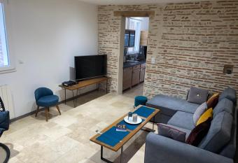 Le Cottage de Romas has Balcony rooms