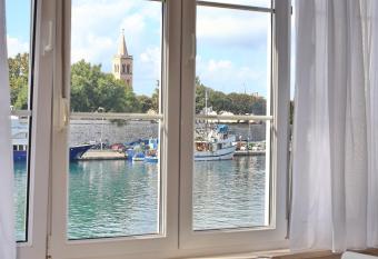 Accommodation Iva allows 18 year olds to book a room