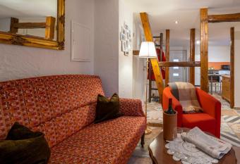 Das Rote Haus - Hohnemichels allows 18 year olds to book a room