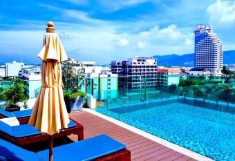 Mirage Express Patong Phuket Hotel has Balcony rooms
