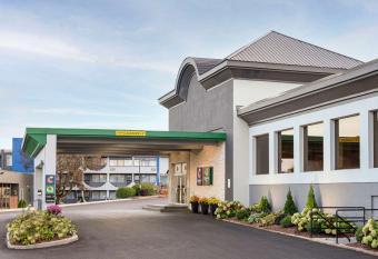 Quality Inn & Conference Centre Kingston Central has Balcony rooms