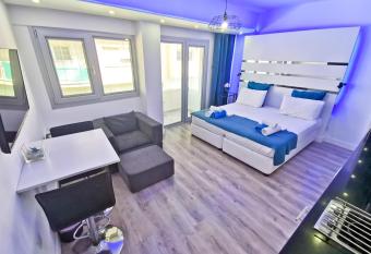 Mariandry Apartments allows 18 year olds to book a room