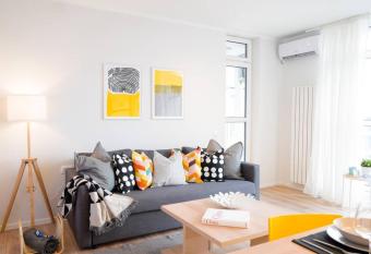 Scandinavian Airy APT in Business Area & Airport allows 18 year olds to book a room
