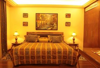 King Suites Hotel allows 18 year olds to book a room