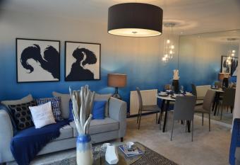 Hollygate Cottage has Balcony rooms