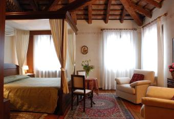 Locanda Stella D oro allows 18 year olds to book a room