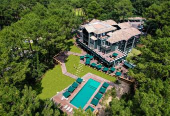 70 Hectares... et l Oc  an has Balcony rooms